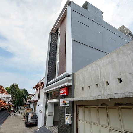 Super Oyo Capital O 614 Graha 8 Syariah Surabaya Exterior foto