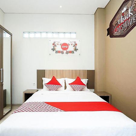 Super Oyo Capital O 614 Graha 8 Syariah Surabaya Exterior foto