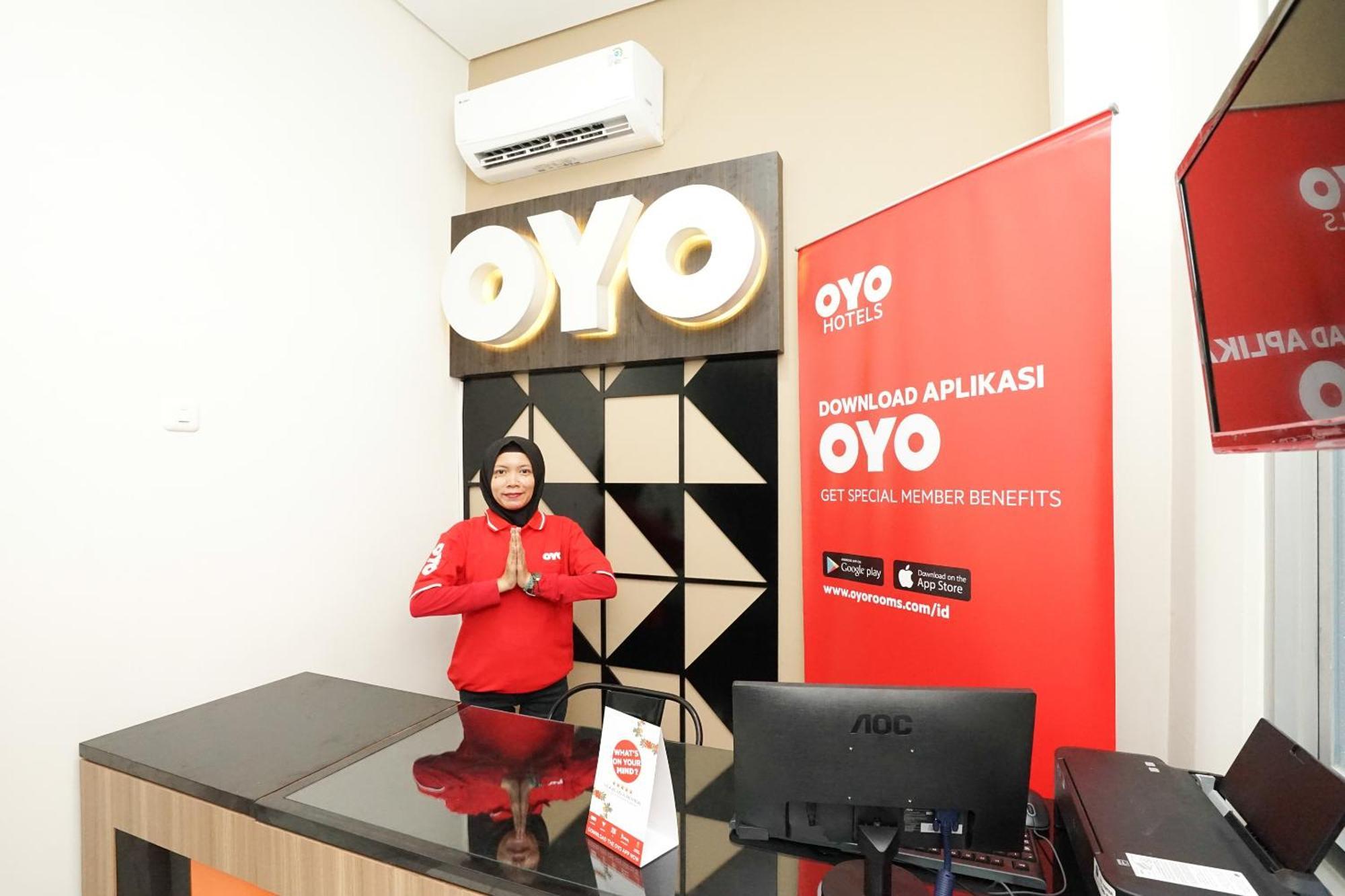 Super Oyo Capital O 614 Graha 8 Syariah Surabaya Exterior foto