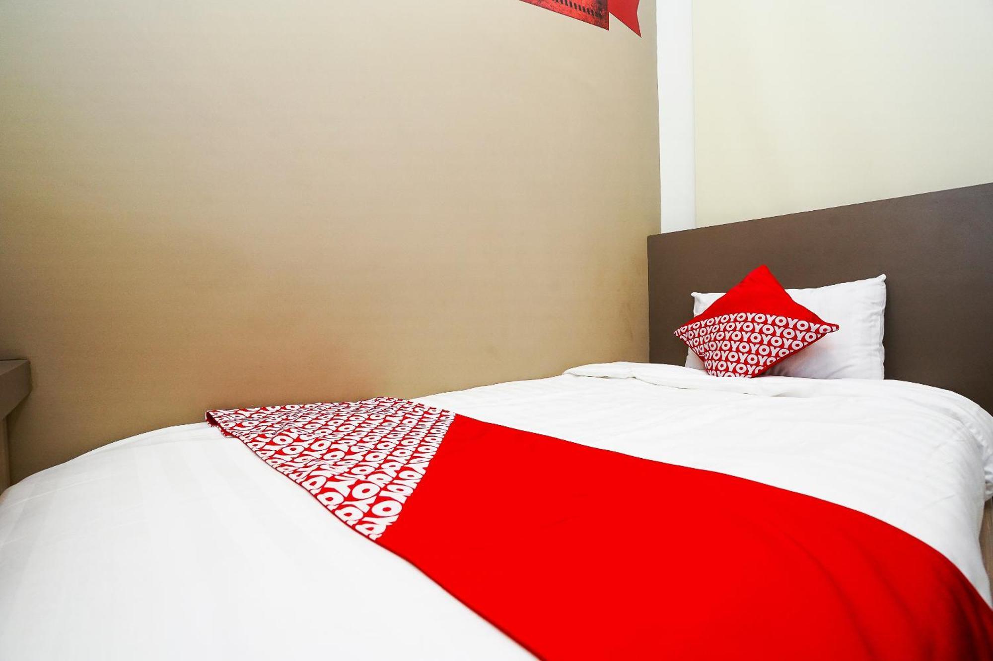 Super Oyo Capital O 614 Graha 8 Syariah Surabaya Exterior foto