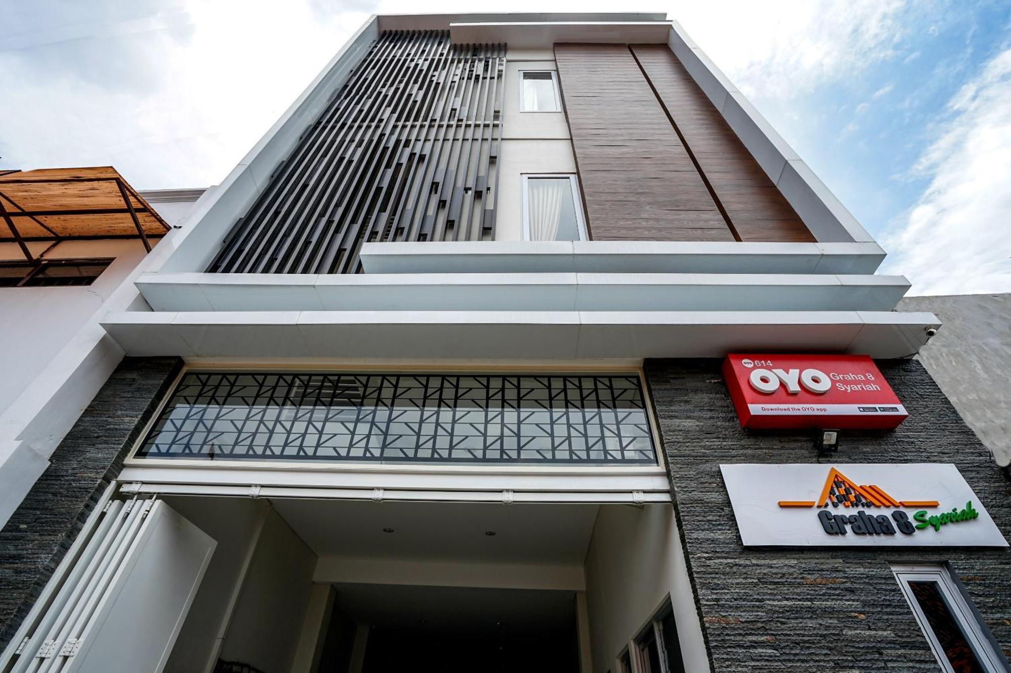 Super Oyo Capital O 614 Graha 8 Syariah Surabaya Exterior foto