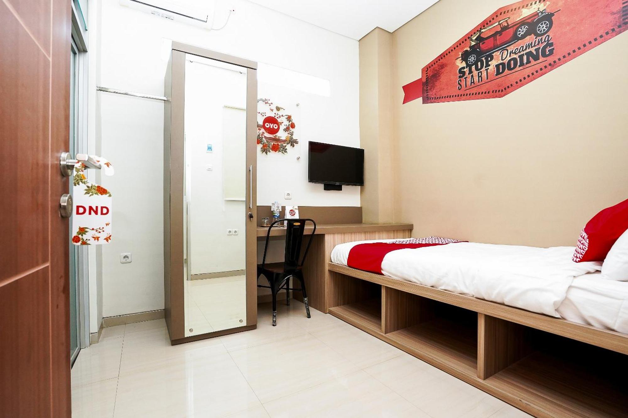 Super Oyo Capital O 614 Graha 8 Syariah Surabaya Exterior foto
