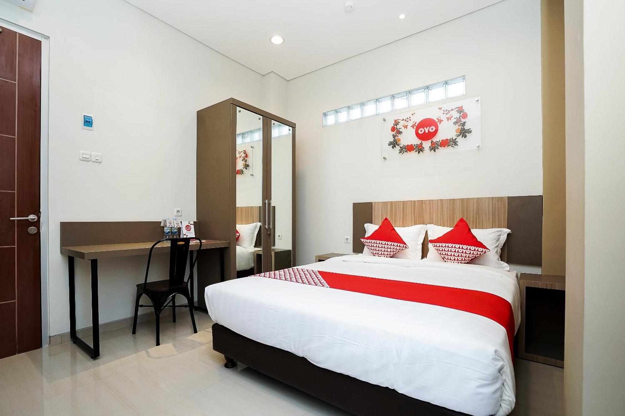 Super Oyo Capital O 614 Graha 8 Syariah Surabaya Exterior foto