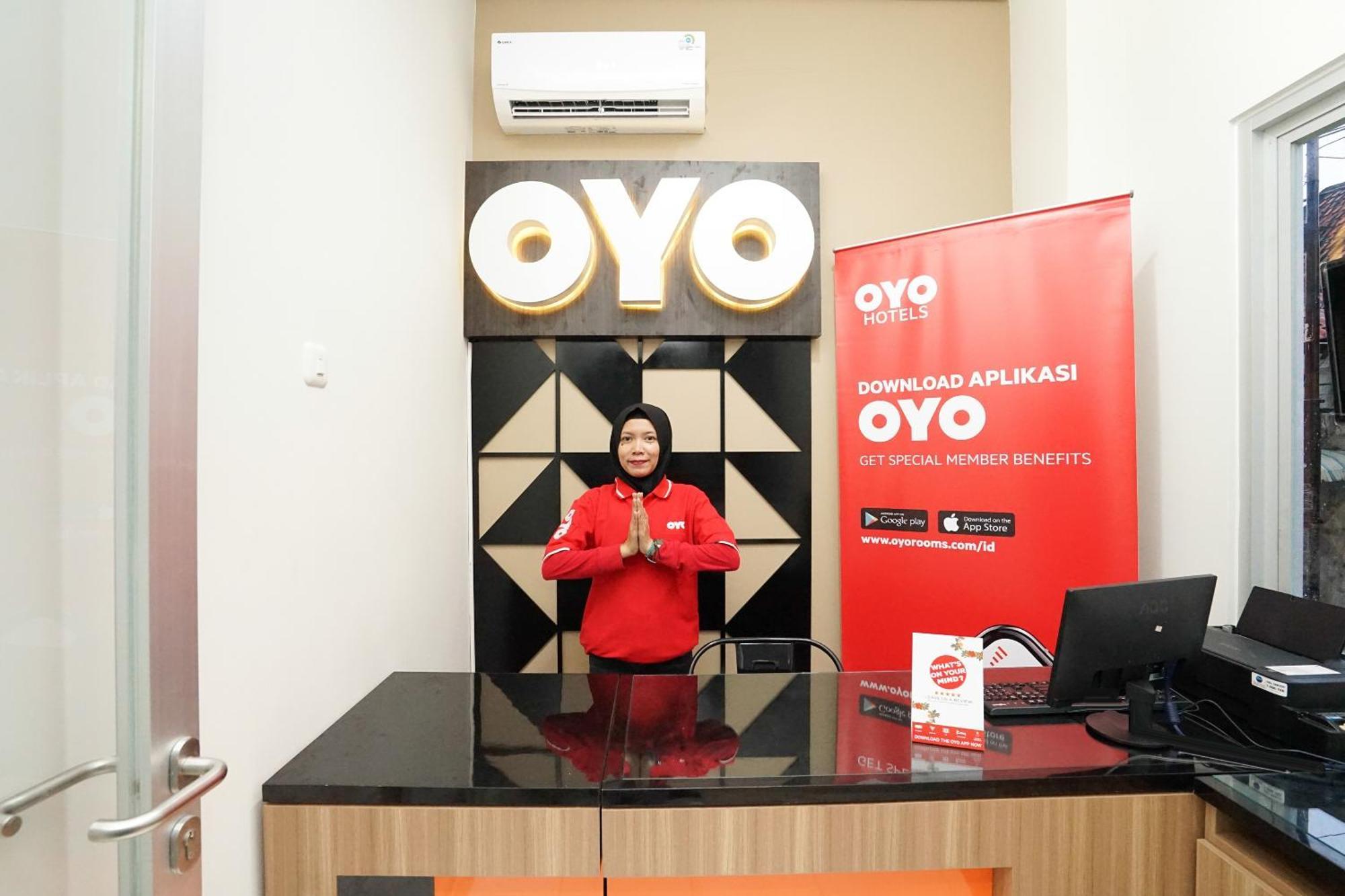 Super Oyo Capital O 614 Graha 8 Syariah Surabaya Exterior foto