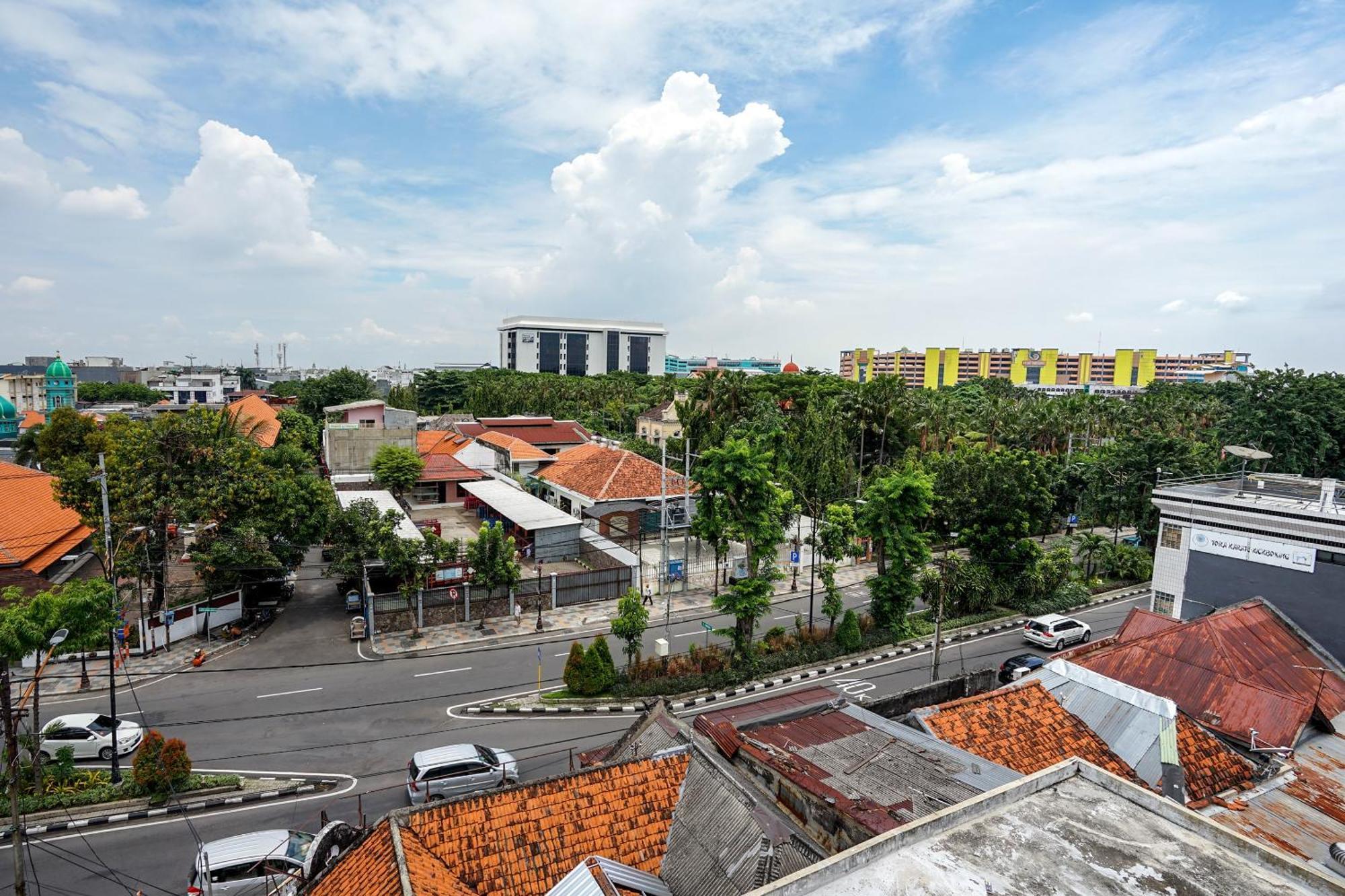 Super Oyo Capital O 614 Graha 8 Syariah Surabaya Exterior foto