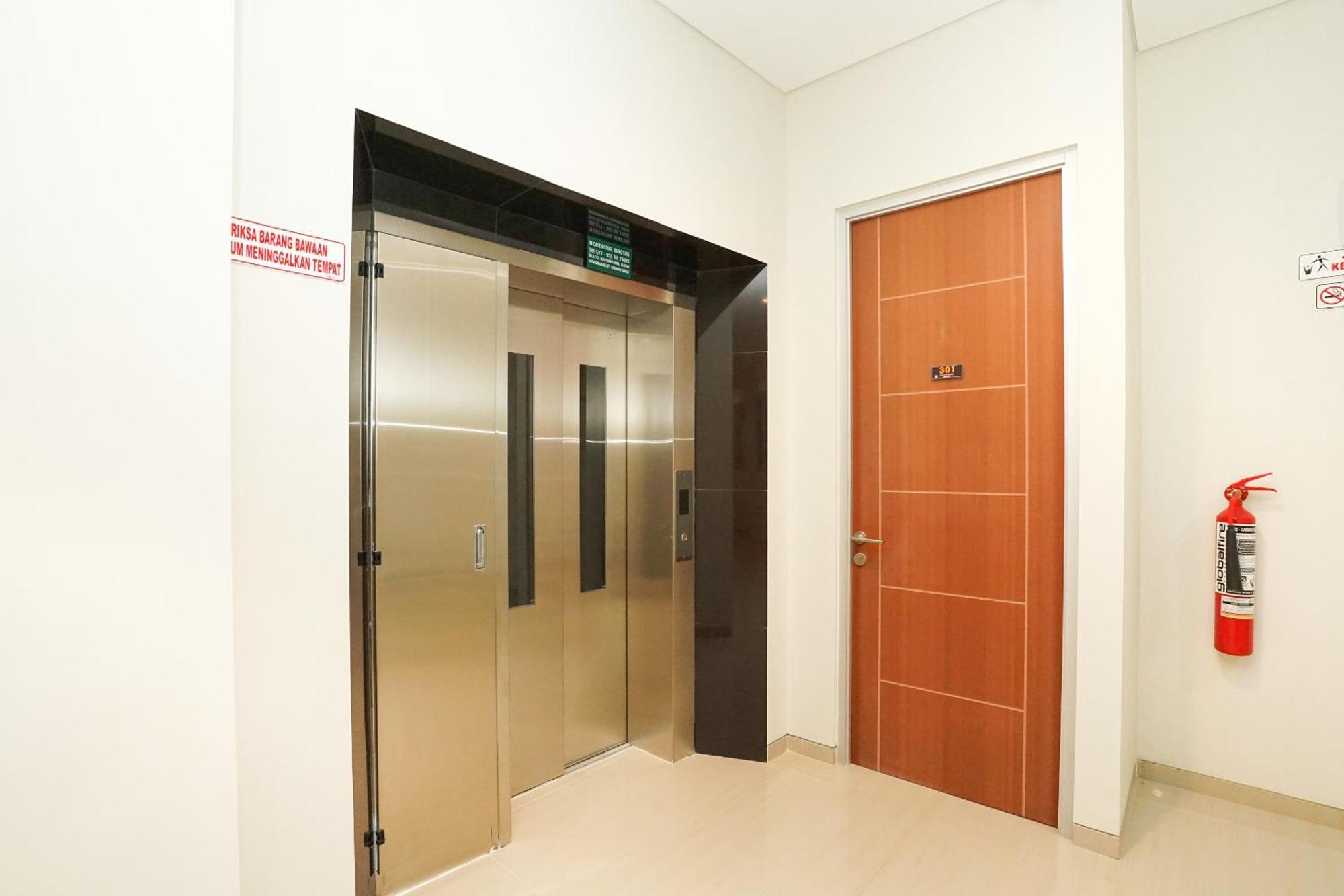 Super Oyo Capital O 614 Graha 8 Syariah Surabaya Exterior foto