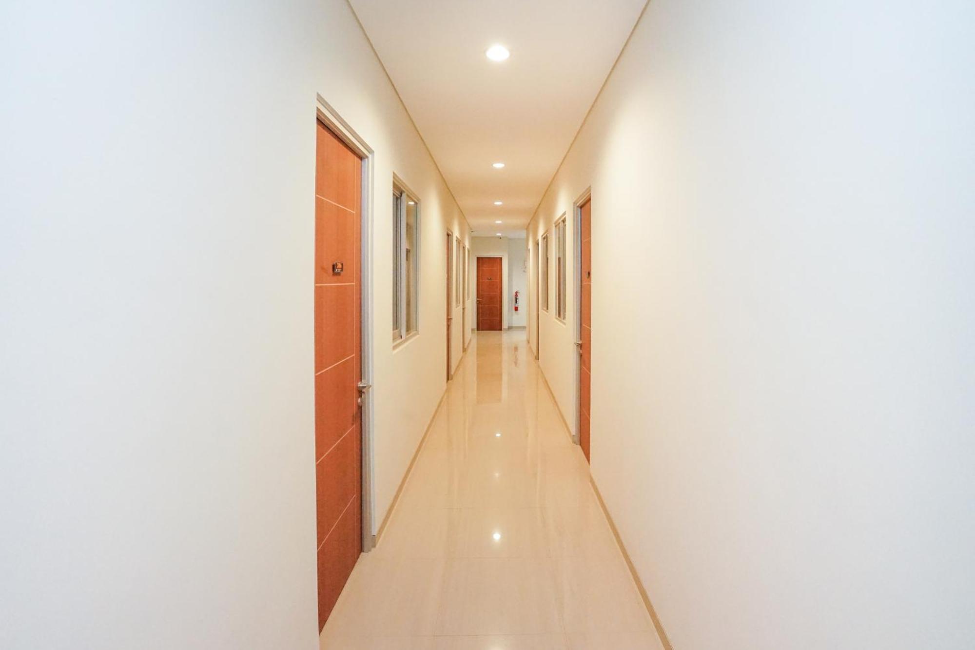 Super Oyo Capital O 614 Graha 8 Syariah Surabaya Exterior foto